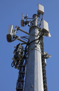 Veri ve telefon almak için cep telefonu yineleyicili direk