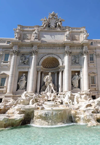 Famous Trevi Fountain Statue God Neptune Tourists Rome — Stock Photo, Image