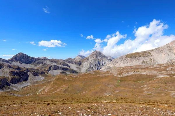 Amplio Panorama Las Montañas Italianas Llamado Appennini Región Los Abruzos —  Fotos de Stock