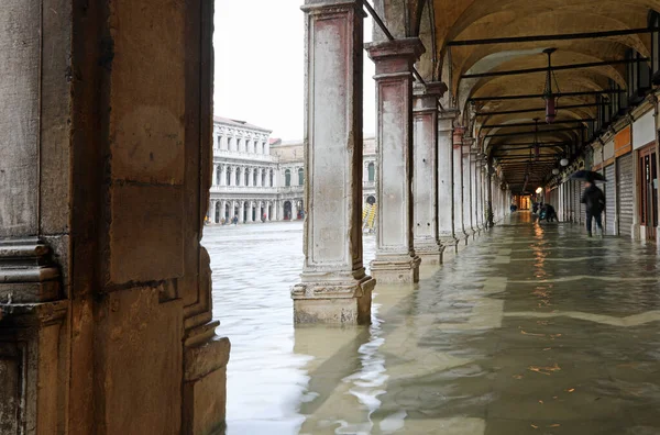 Arkader Markusplatsen Översvämmas Högvatten Den Italienska Venedig — Stockfoto