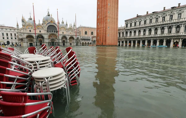 Red Chairs Alfresco Cafe Saint Mark Square Flooded High Tide — Foto Stock