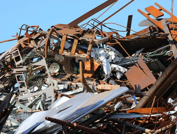 Pila Muchas Piezas Oxidadas Hierro Centro Reciclaje Para Recuperación Material —  Fotos de Stock