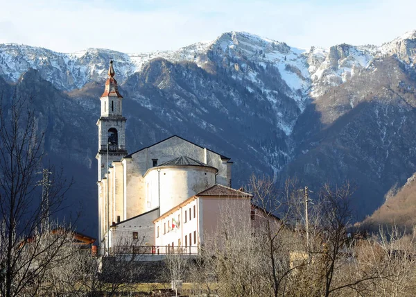 Iglesia Laghi Ciudad Pequeña Ciudad Norte Italia —  Fotos de Stock
