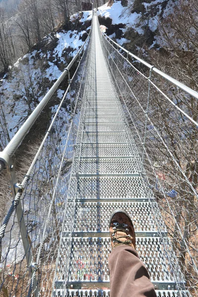 Leg Man Walks Very Long Suspension Bridge Stainless Steel Winter — Stock Photo, Image