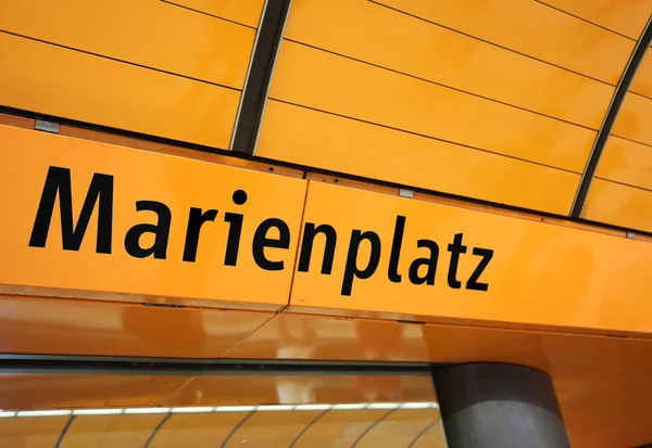 Big Inscription Marienplatz Yellow Background Underground Metro Stop City Munich — Stock Photo, Image