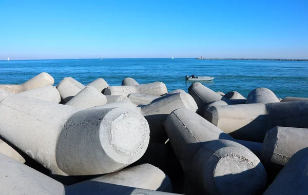 Wide Dam Many Big Breakwater Also Called Groyne Concrete Water — Stock Photo, Image