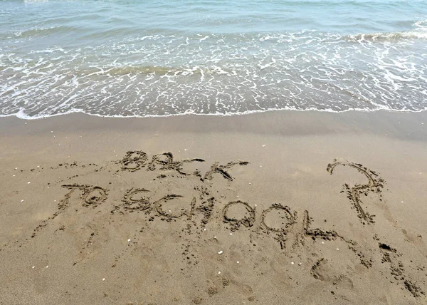 Велика Пляма Повертається Школи Знак Питання Піску Піщаного Пляжу — стокове фото