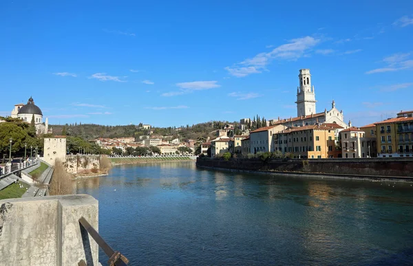 Grote Rivier Adige Verona Stad Noord Italië Witte Klok Van — Stockfoto