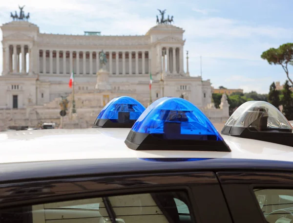 Luces Intermitentes Azules Del Coche Policía Italiano Roma Fondo Monumento — Foto de Stock