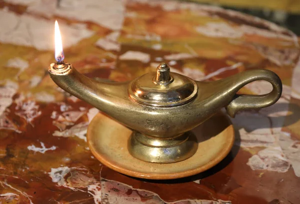 Ancient Gilded Oil Lamp Lit Flame Temple — Stock Photo, Image