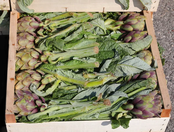 Große Grüne Artischocken Zum Verkauf Stand Auf Dem Obst Und — Stockfoto