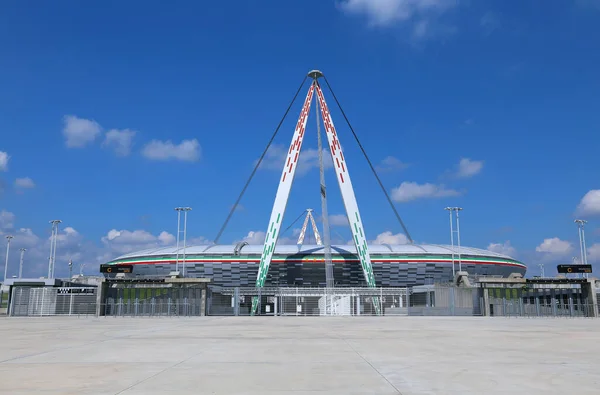 トリノ イタリア 8月26 2015 イタリアの国旗の色を持つユベントススタジアム現代的な会場 — ストック写真