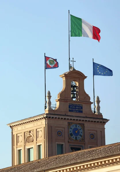 Roma Italia Agosto 2020 Bandera Italia Otras Banderas Palacio Del — Foto de Stock