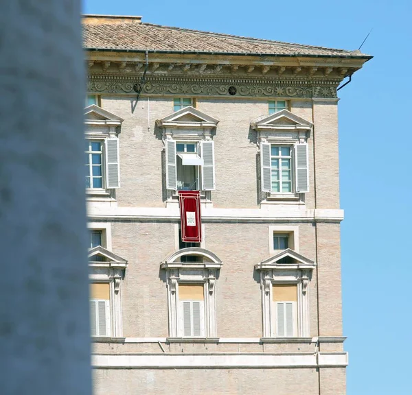 Pohled Apoštolský Palác Vatikánu Okno Kde Papež Mluví Neděli Angelus — Stock fotografie