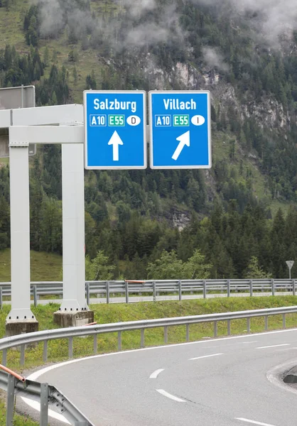 Otobanda Salzburg Villach Giden Yol Işaretleri Var — Stok fotoğraf