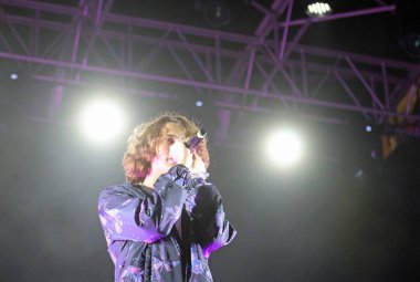 Vicenza, VI, İtalya - 7 Eylül 2021: SANGIOVANNI Canlı Konserde ünlü genç İtalyan şarkıcı