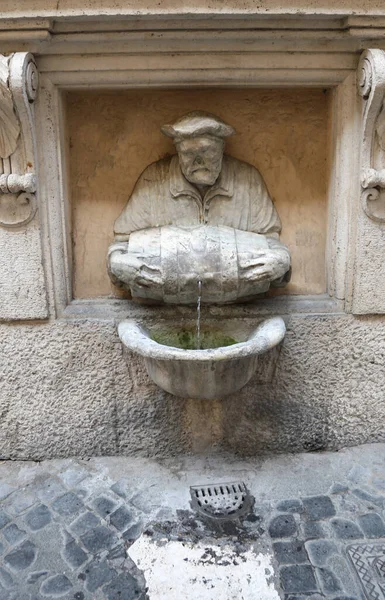 Socha Legendárního Portera Fontáně Fontana Del Facchino Římě Itálii — Stock fotografie