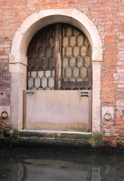 Mobile Gate Stainless Steel Protection Door High Tide Venice Italy — ストック写真