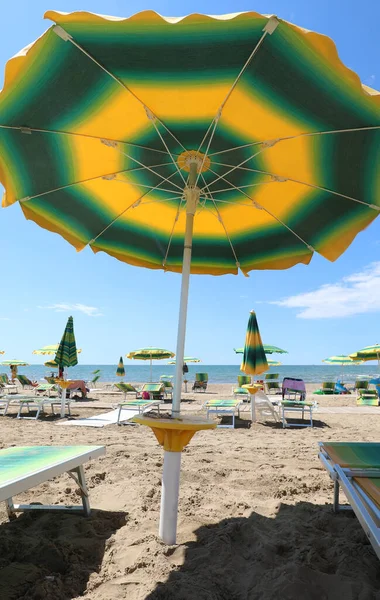 Sob Guarda Chuva Praia Resort Beira Mar Verão Sem Pessoas — Fotografia de Stock