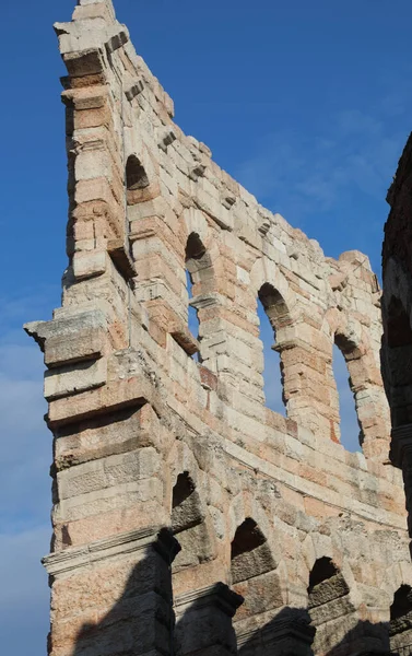 ヴェローナ市の古代ローマ時代の円形劇場の詳細 — ストック写真