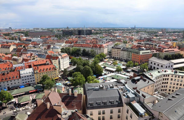 Viktualienmarkt Mercado Alimentos Visto Desde Cercana Peterskirche Munich Alemania Europa —  Fotos de Stock