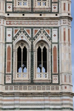 İtalya 'nın Toskana bölgesindeki Floransa şehrinde Giotto' nun Campanile 'inin detayları
