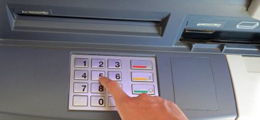 İşaretçi sayısal tuş takımına gizli pimi yazıyor