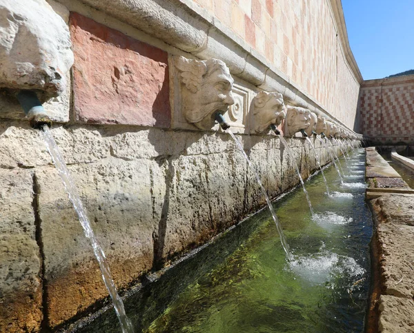 Fontána Názvem Fontana Delle Cannelle Což Znamená Chrliče Laquila City — Stock fotografie