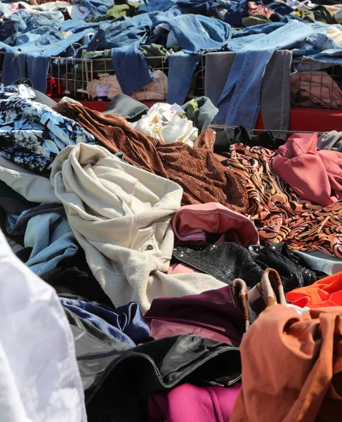 Džínové Šaty Kalhoty Prodej Stánku Oblečením Trhu — Stock fotografie