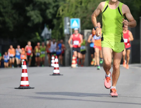 Maratona Atlética Durante Corrida Cidade Com Sportswear Vem Primeiro Lugar — Fotografia de Stock