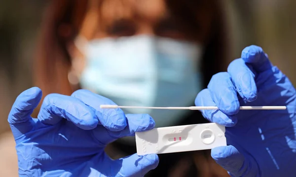 Hands Female Doctor Holding Test Stick Two Lines Indicating Positivity — ストック写真