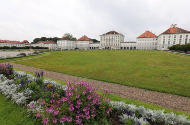 Münih, Münih, Almanya - 26 Ağustos 2021: Alman dilinde Schloss Nymphenburg Sarayı