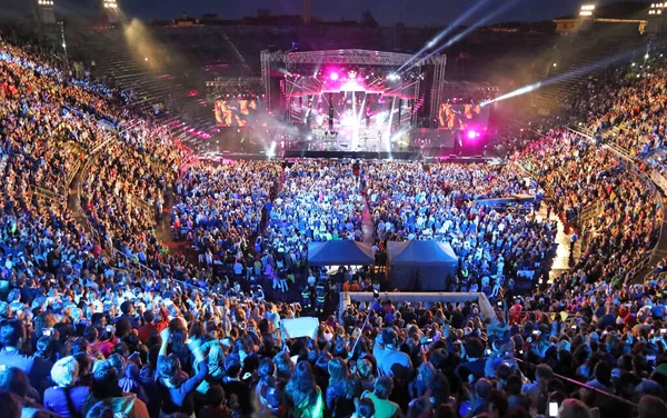 Verona Italy June 2017 Live Concert Arena Many People Lot — стокове фото
