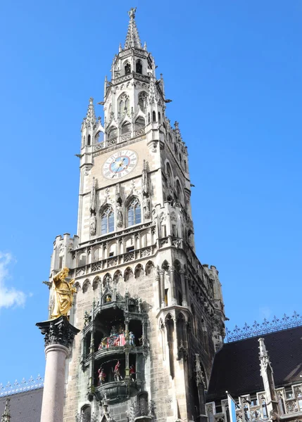 德国慕尼黑 2021年8月27日 圣母玛利亚金像与钟楼 — 图库照片