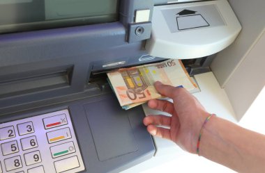 Avrupa kıtasındaki bir ATM 'den 50 Euro' luk banknot çekildi