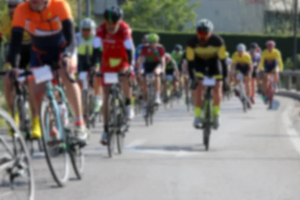 Absichtlich Aus Dem Fokus Der Radfahrer Während Des Radrennens Der — Stockfoto