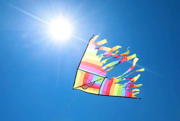 Big Colorful Kite Flying Blue Backlit Sky Glow Sun Noon — Foto de Stock