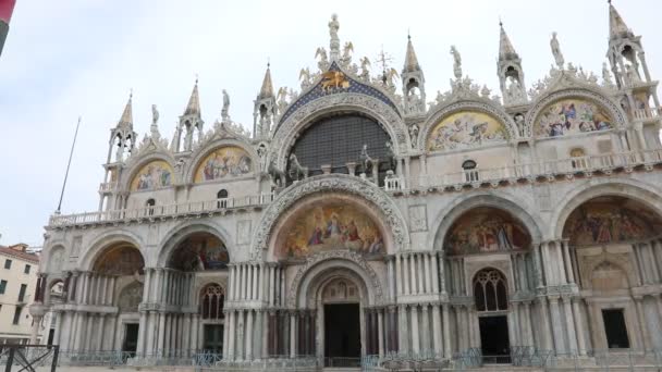 Basilikan Saint Mark Venedig Med Mycket Personer Grund Lockdown — Stockvideo