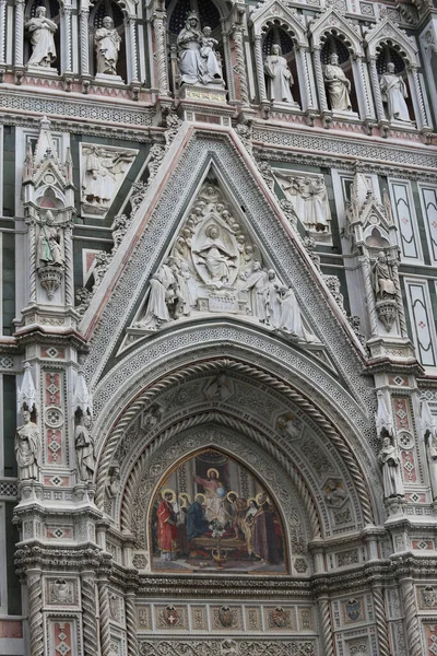 Detalle Fachada Catedral Florencia Italia Región Toscana Llamada Santa Maria —  Fotos de Stock