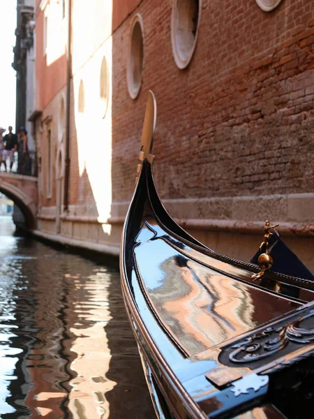 Typical Boat City Venice Called Gondola Navigable Canal Metal Prow — Photo