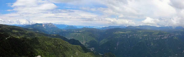 Gyönyörű Alpesi Panoráma Egy Magas Megfigyelőpontról Hegyek Olaszország Ausztria Közötti — Stock Fotó