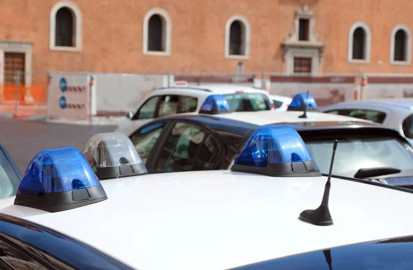 Blauwe Knipperende Sirenes Van Italiaanse Politieauto Controlepost — Stockfoto