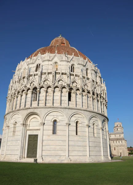 Pisa Italy August 2019 Leaning Tower Baptistery Big Dome — Fotografia de Stock