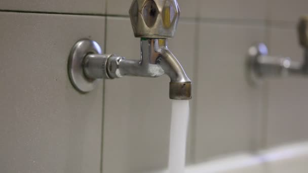 Hand While Closing Water Tap Sink Avoid Waste — Vídeo de Stock