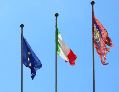 Üç bayraklı Avrupa İtalya ve Kanatlı Aslan VENETO REGION