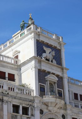 Venedik 'teki antik saat kulesi İtalya' da CAMPANILE DEI DUE MORI ve Winged Lion