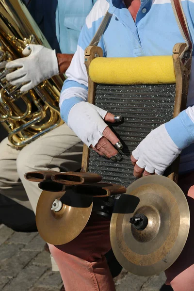 Street Musician Road Playing Musical Instrument Cymbals Special Grater Thimbles — Foto de Stock