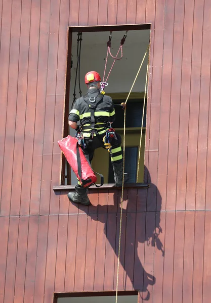 Climber Firefighter House Window Emergency — Zdjęcie stockowe
