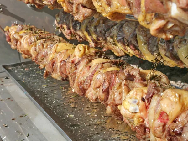 Плевок Куриным Мясом Свининой Приготовленной Ярмарке — стоковое фото