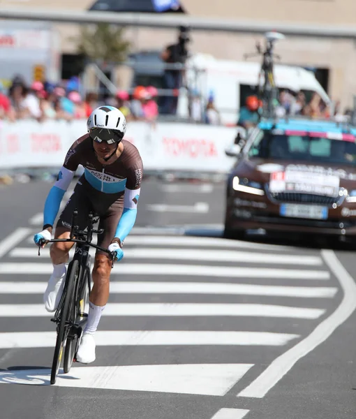 Verona, VR, İtalya - 2 Haziran 2019: AG2R Tur takımından bisikletçi VUILLERMOZ ALEXIS ayrıca Giro d 'Italia olarak da bilinir.